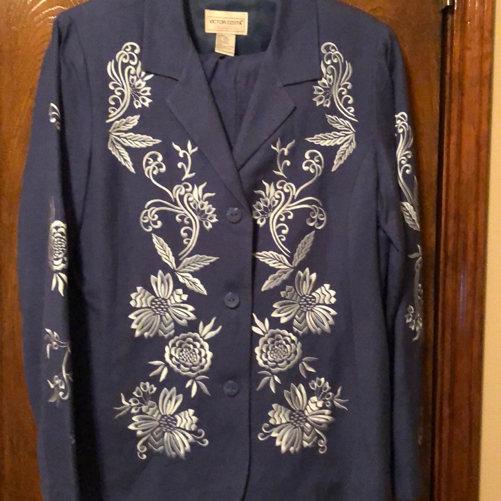 Pant suit